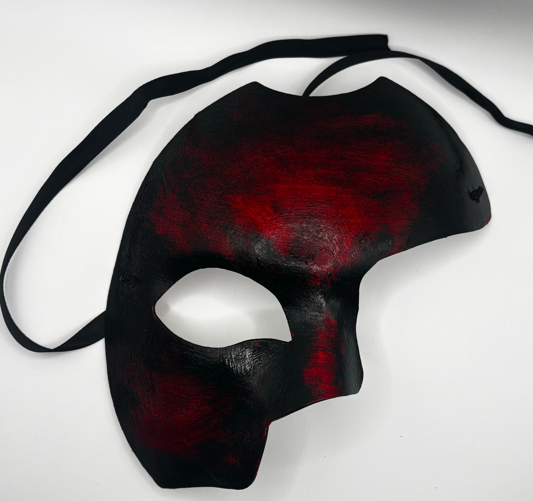 Traditional dual tone, red/black, half face Traditional dual tone, red/black, half face